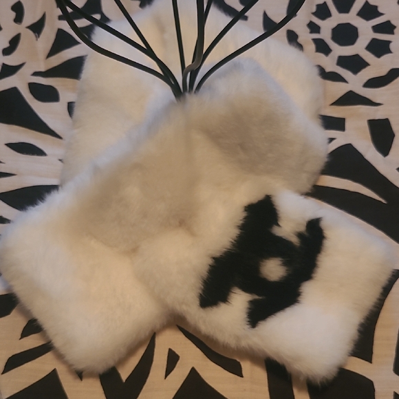 White Chanel Rabbit Fur Scarf with Black Logo - Picture 1 of 3